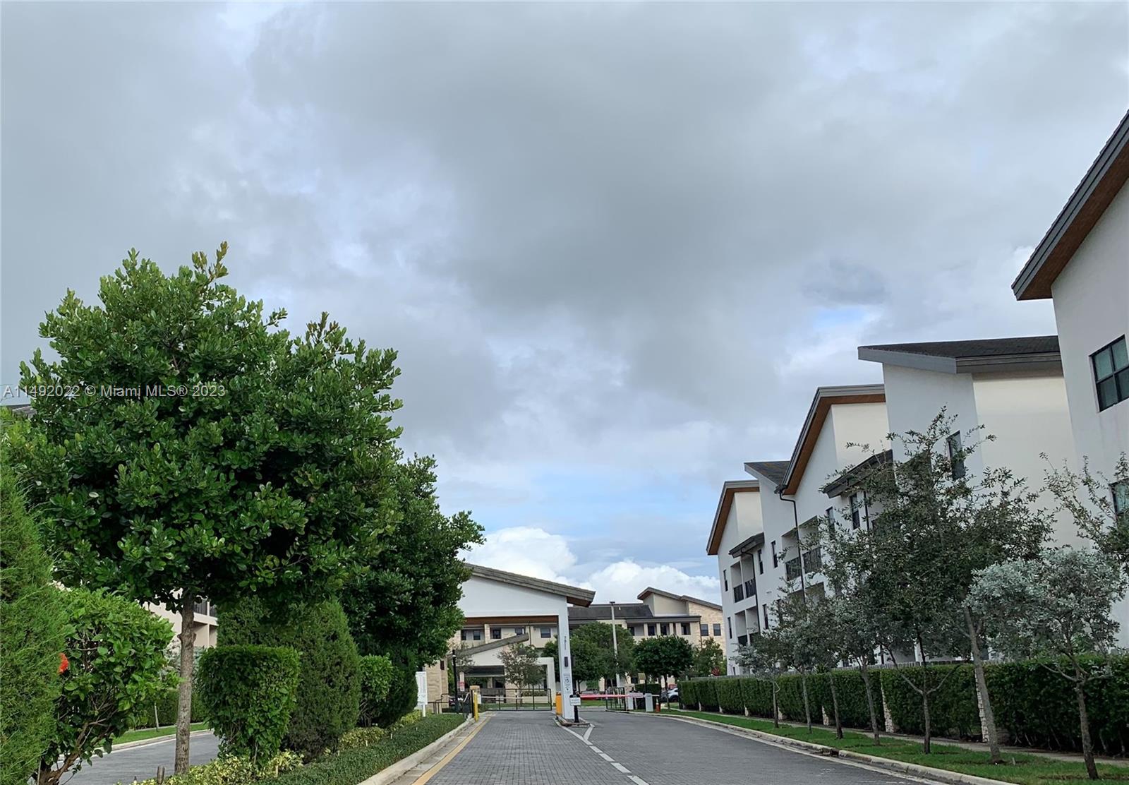 APEX AT PARK CENTRAL COND - Residential Lease