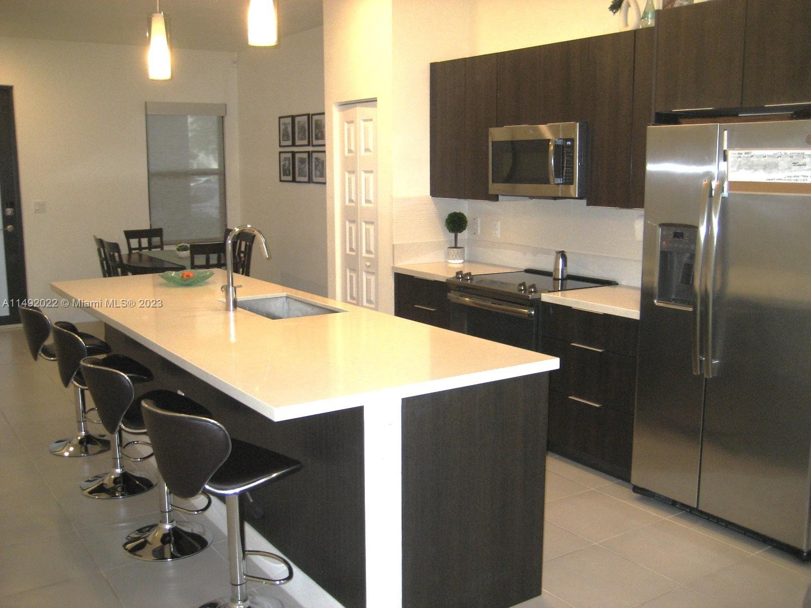 APEX AT PARK CENTRAL COND - Residential Lease
