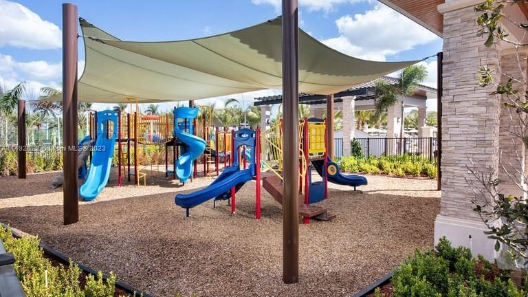 APEX AT PARK CENTRAL COND - Residential Lease