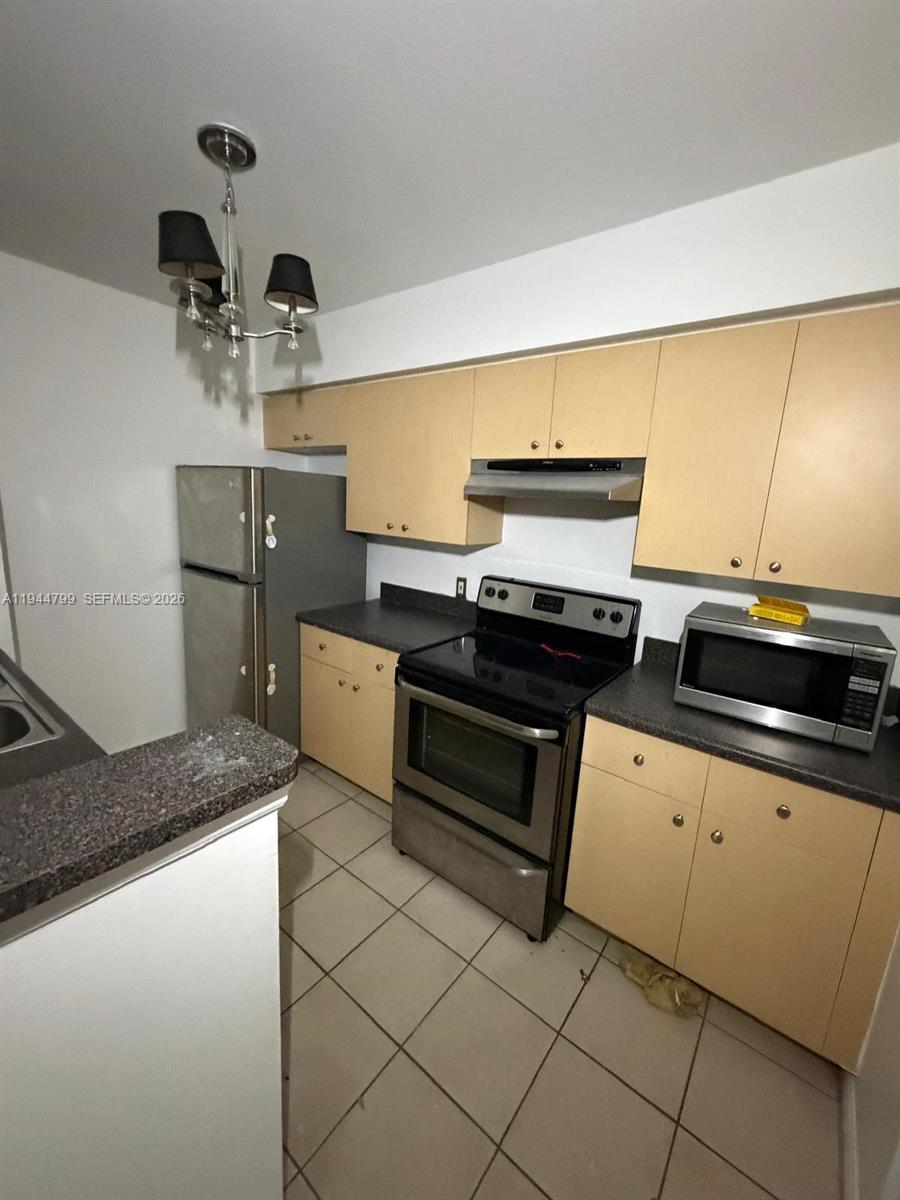 EMERALD ISLE LAGUNA LAKES - Residential