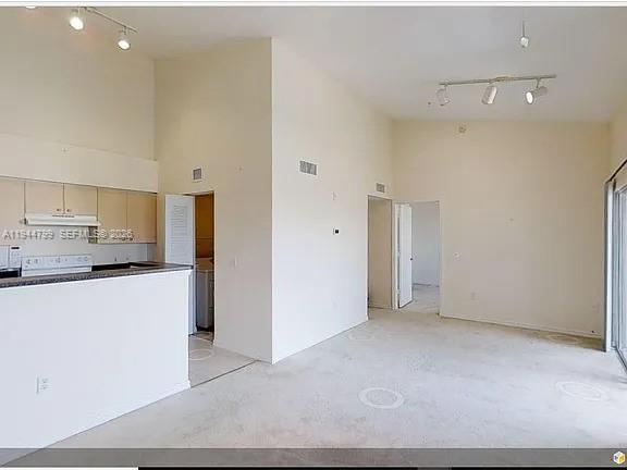 EMERALD ISLE LAGUNA LAKES - Residential