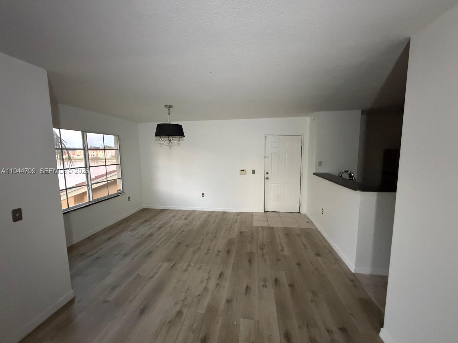 EMERALD ISLE LAGUNA LAKES - Residential