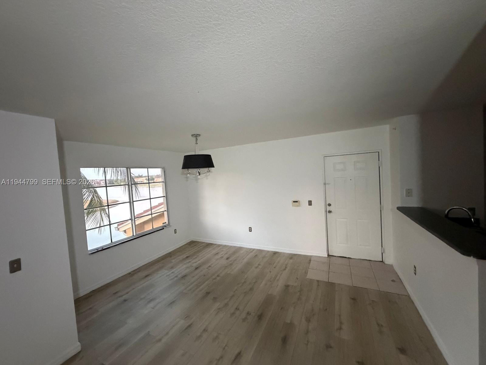 EMERALD ISLE LAGUNA LAKES - Residential