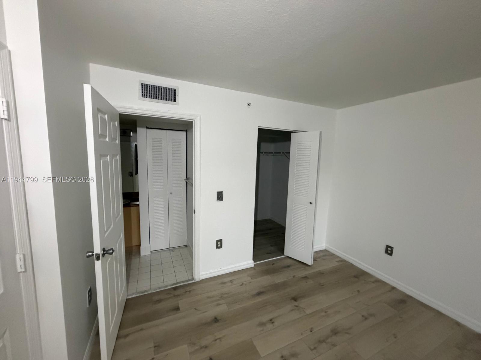 EMERALD ISLE LAGUNA LAKES - Residential