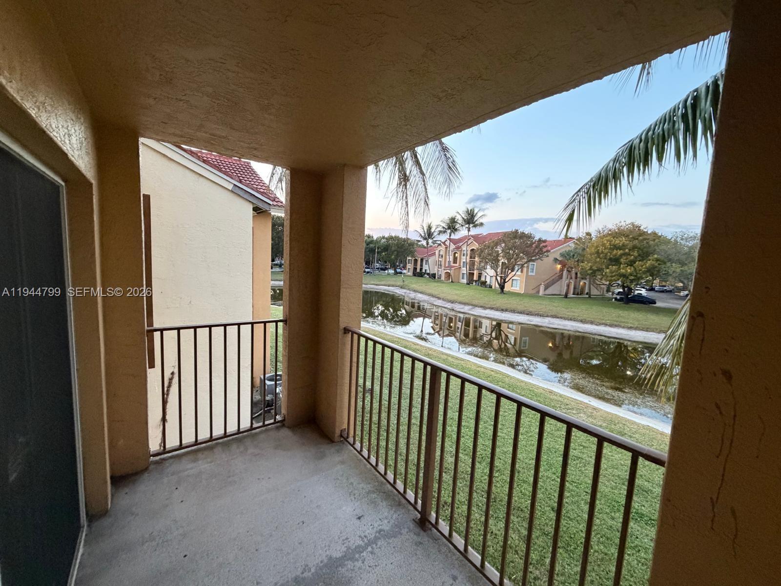 EMERALD ISLE LAGUNA LAKES - Residential