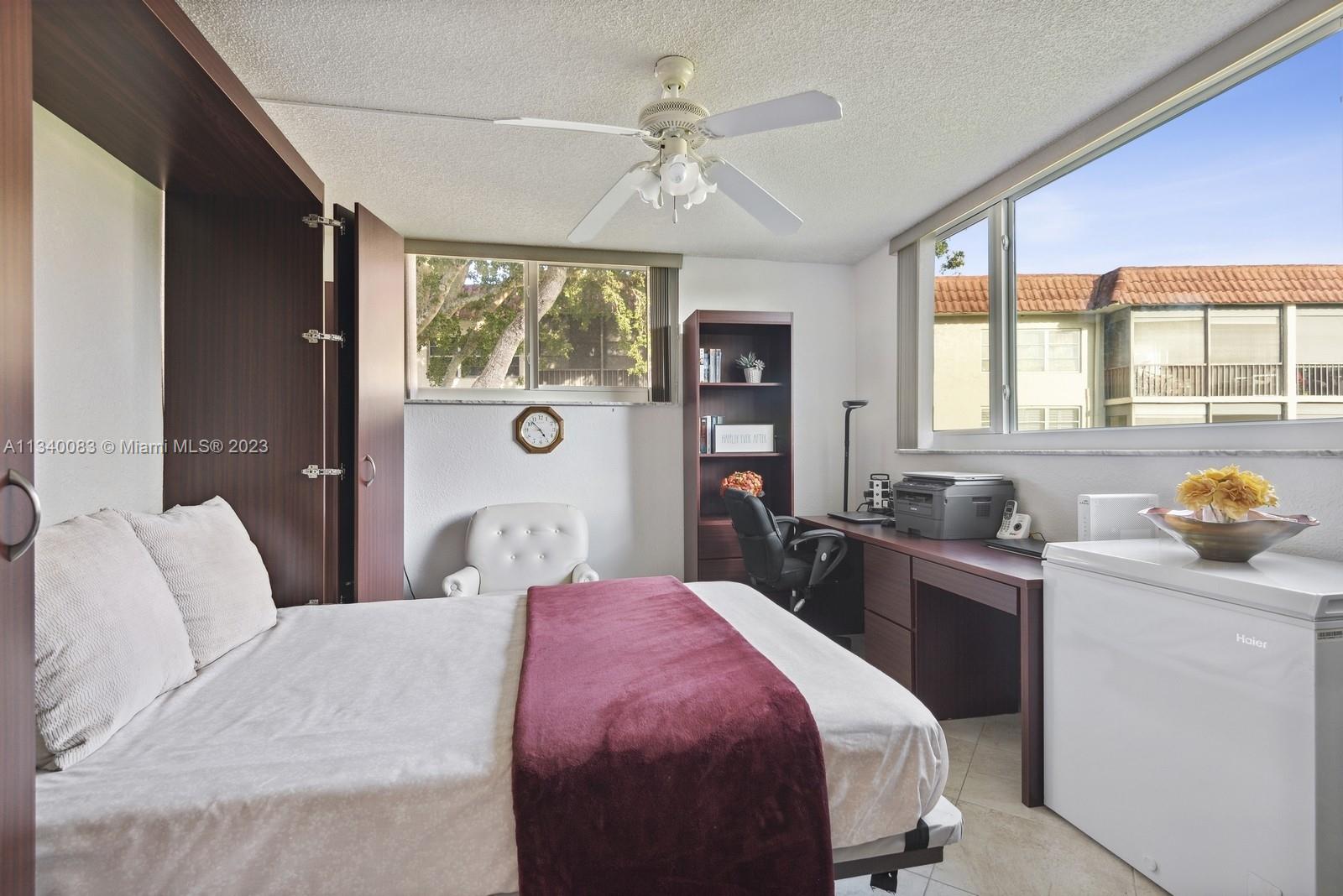 HOLLYBROOK GOLF AND - Residential