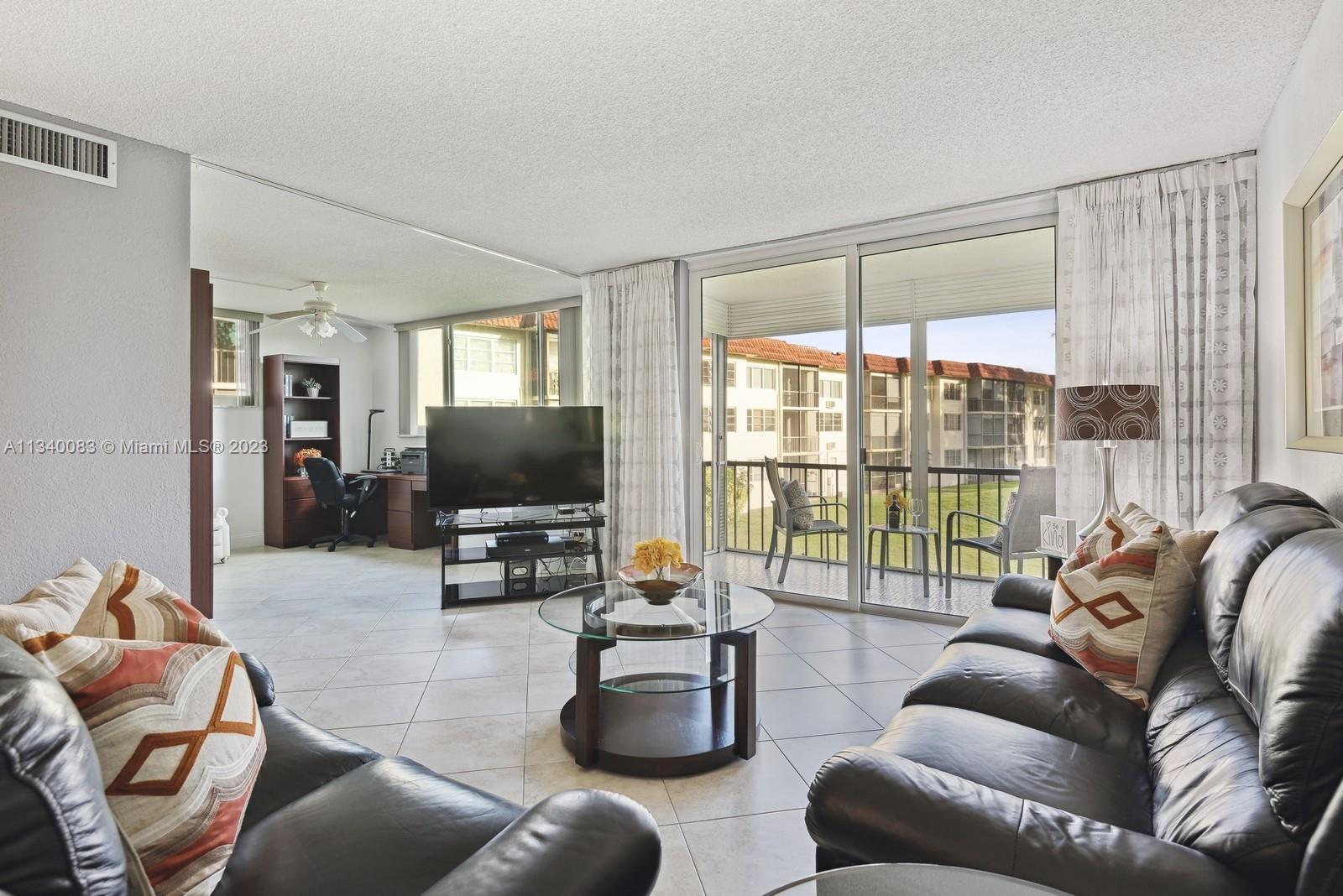 HOLLYBROOK GOLF AND - Residential