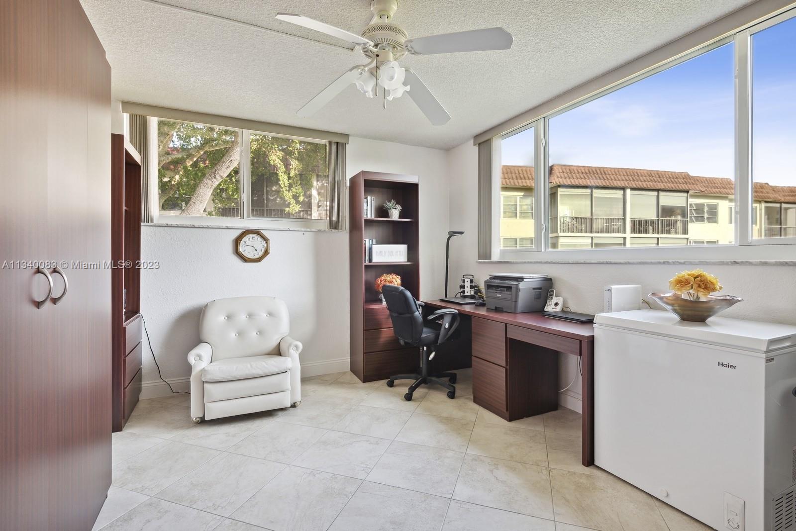 HOLLYBROOK GOLF AND - Residential