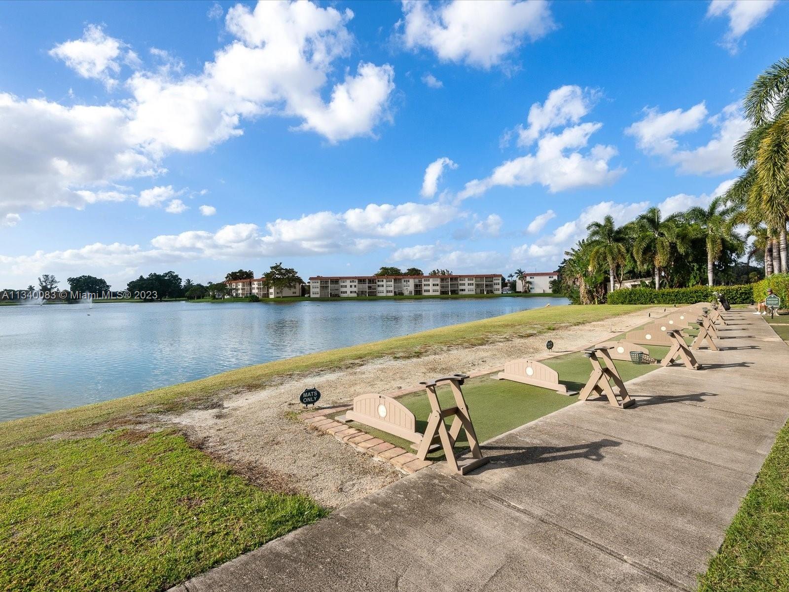 HOLLYBROOK GOLF AND - Residential