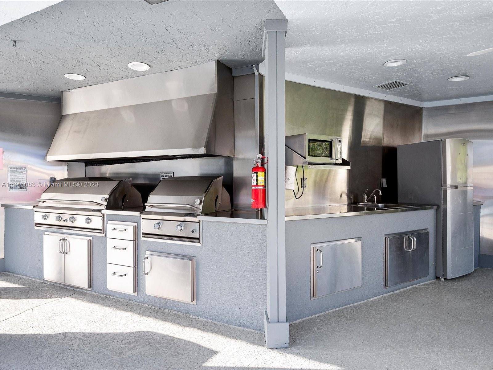 HOLLYBROOK GOLF AND - Residential