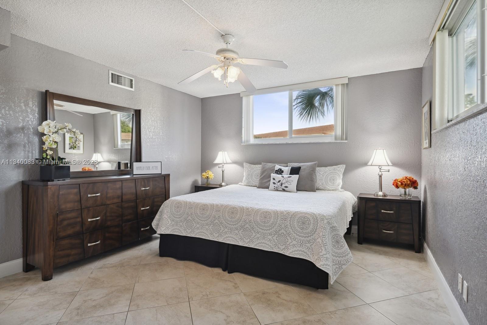 HOLLYBROOK GOLF AND - Residential