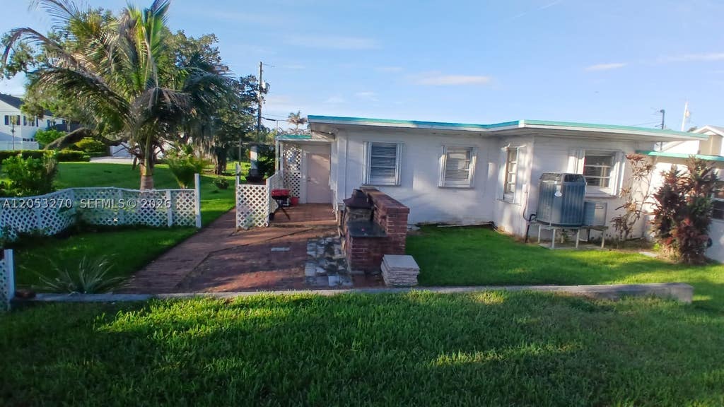 Photo of 106 Yacht View Ln, Fort Pierce, FL 34946 (MLS # A12053270)