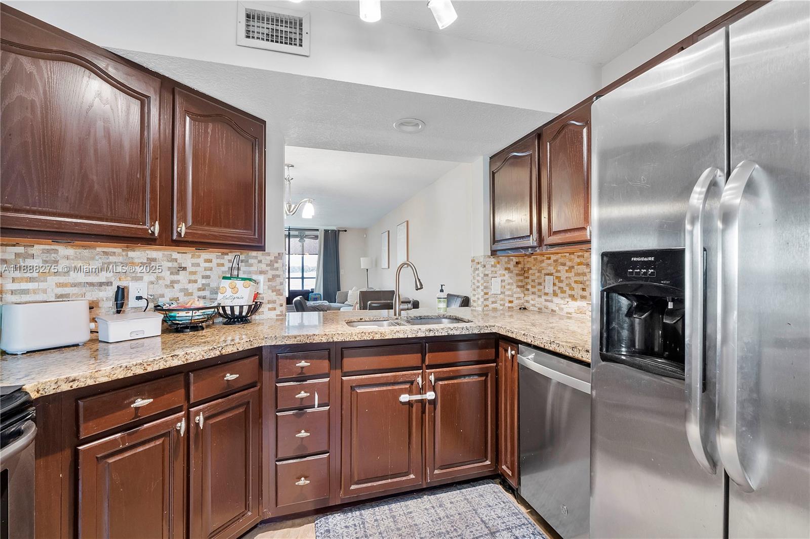 LAKE EMERALD CONDOMINIUM - Residential Lease