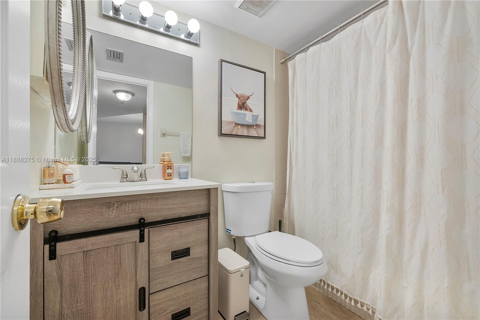 LAKE EMERALD CONDOMINIUM - Residential Lease