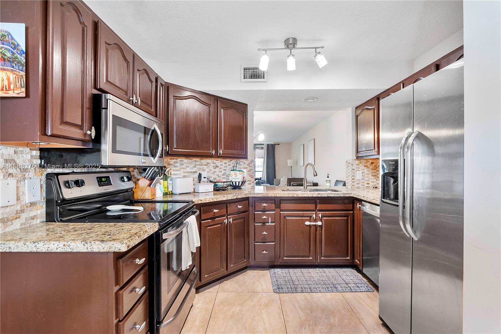 LAKE EMERALD CONDOMINIUM - Residential Lease
