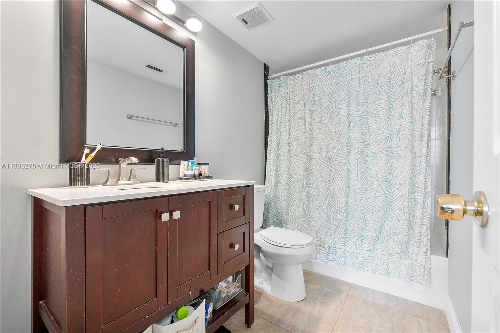 LAKE EMERALD CONDOMINIUM - Residential Lease