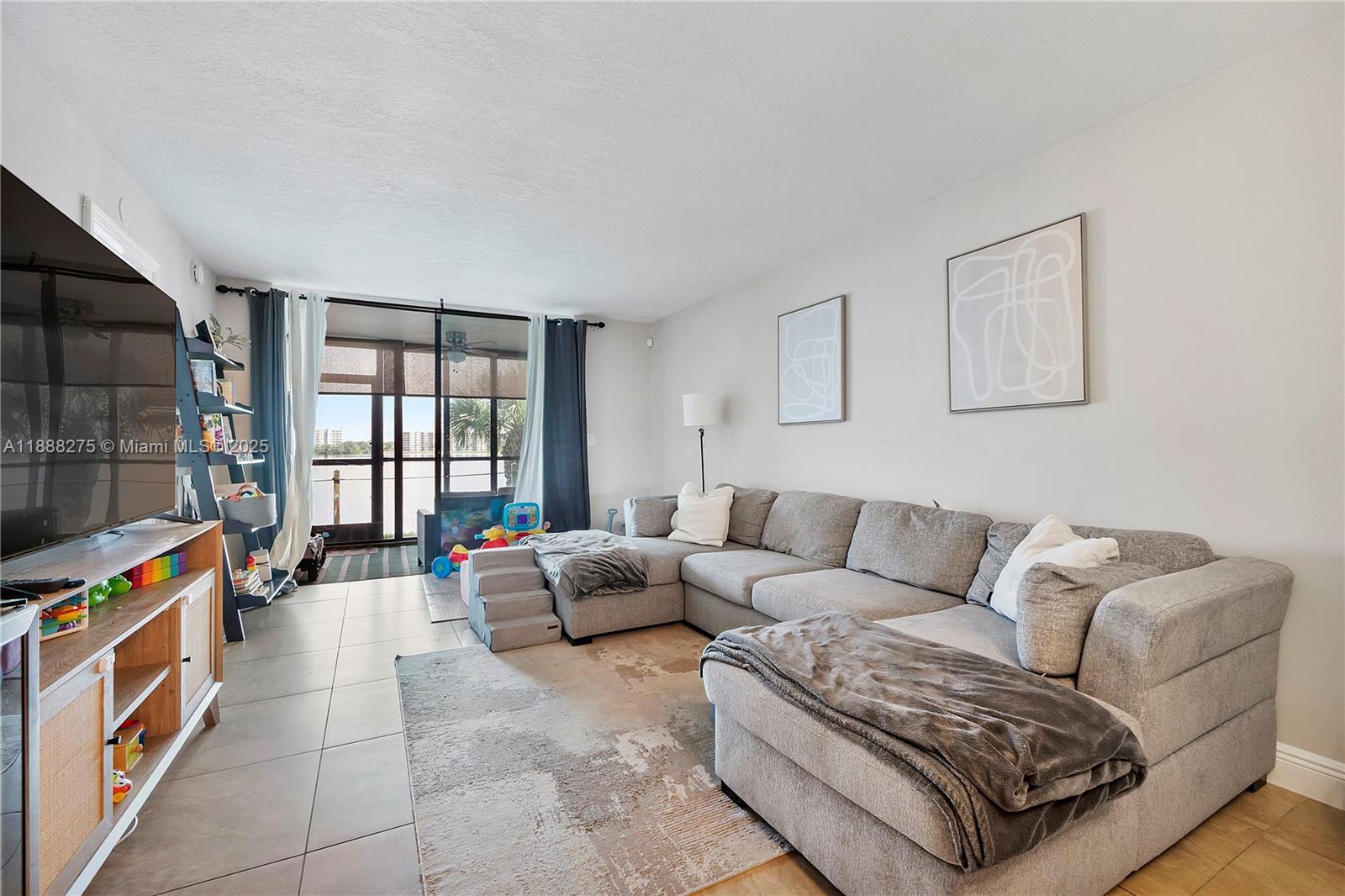 LAKE EMERALD CONDOMINIUM - Residential Lease