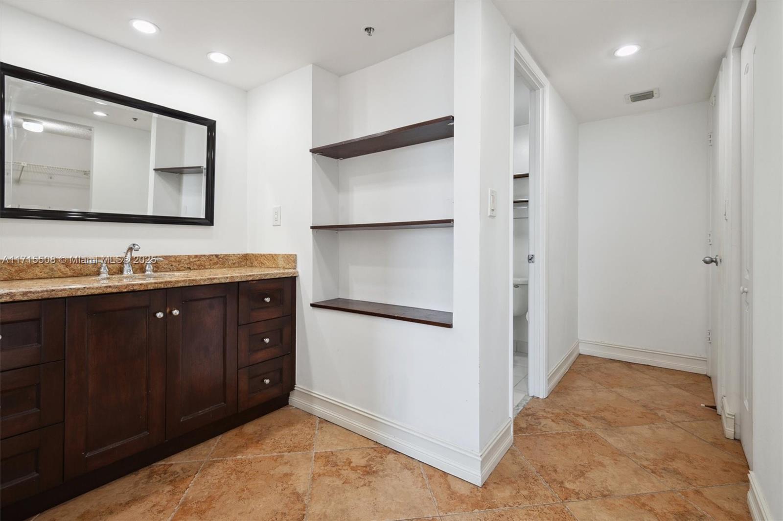 DELVISTA TOWERS CONDO - Residential