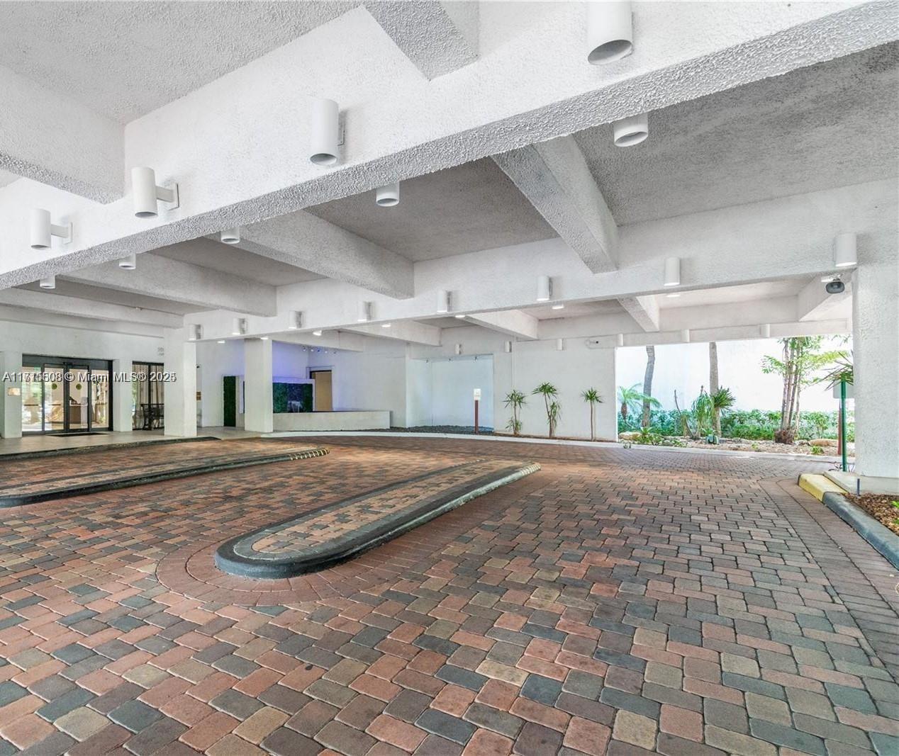 DELVISTA TOWERS CONDO - Residential