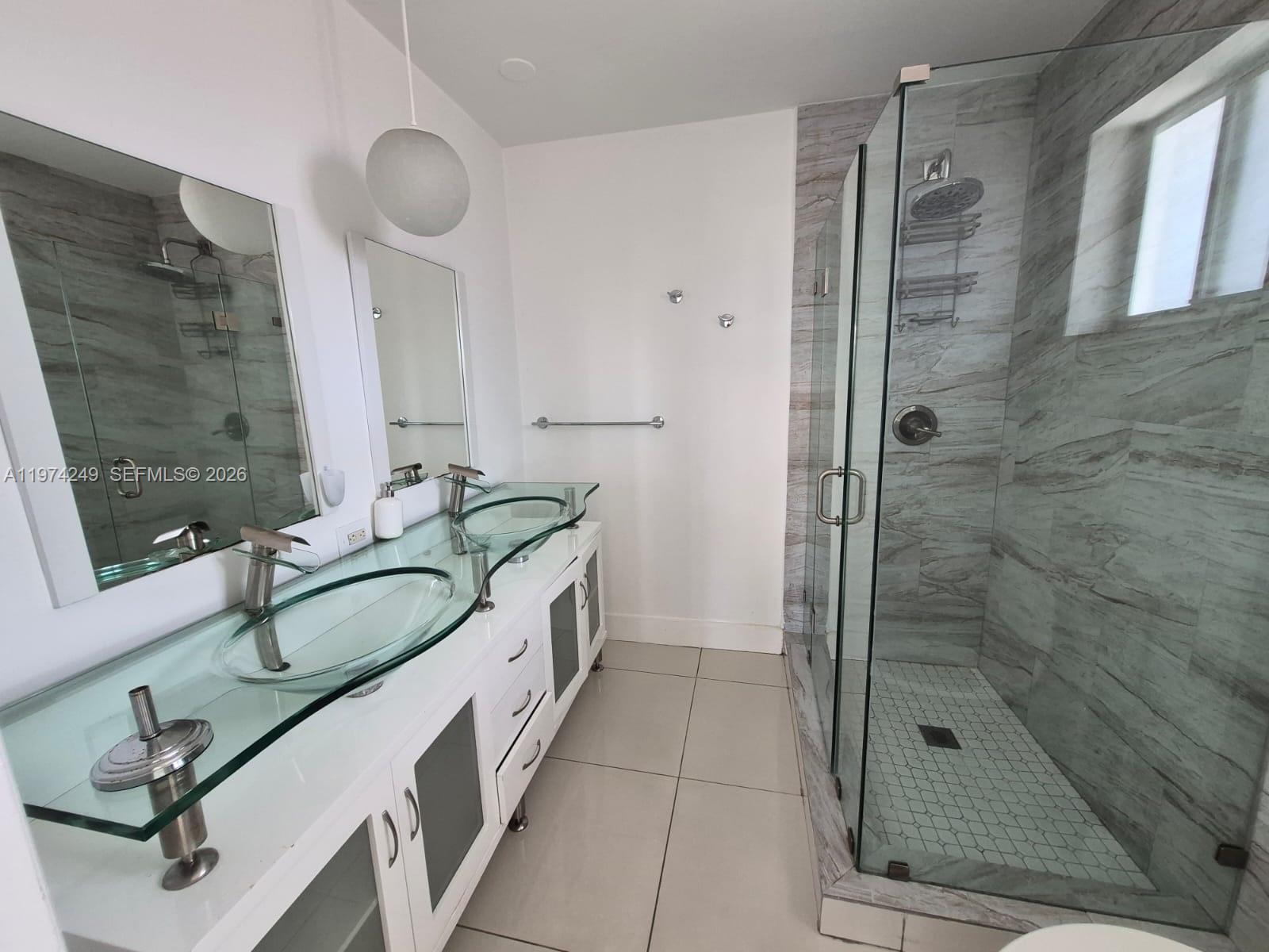 BAY CREST SEC 3 - Residential Lease