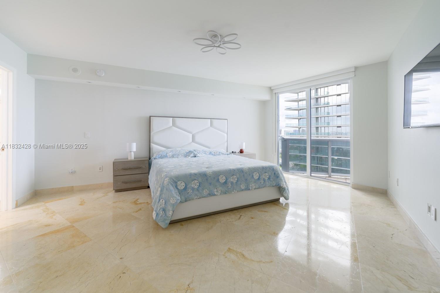 18911 Collins Ave 2002