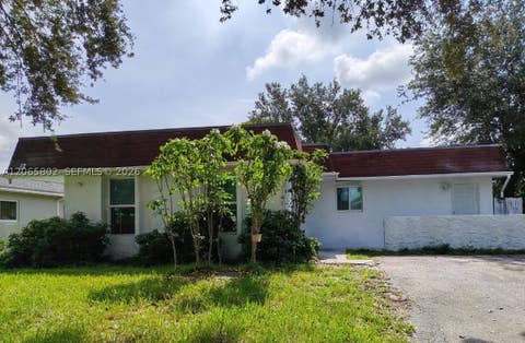 Photo of 3141 N 73rd Ave, Hollywood, FL 33024 (MLS # A12065802)
