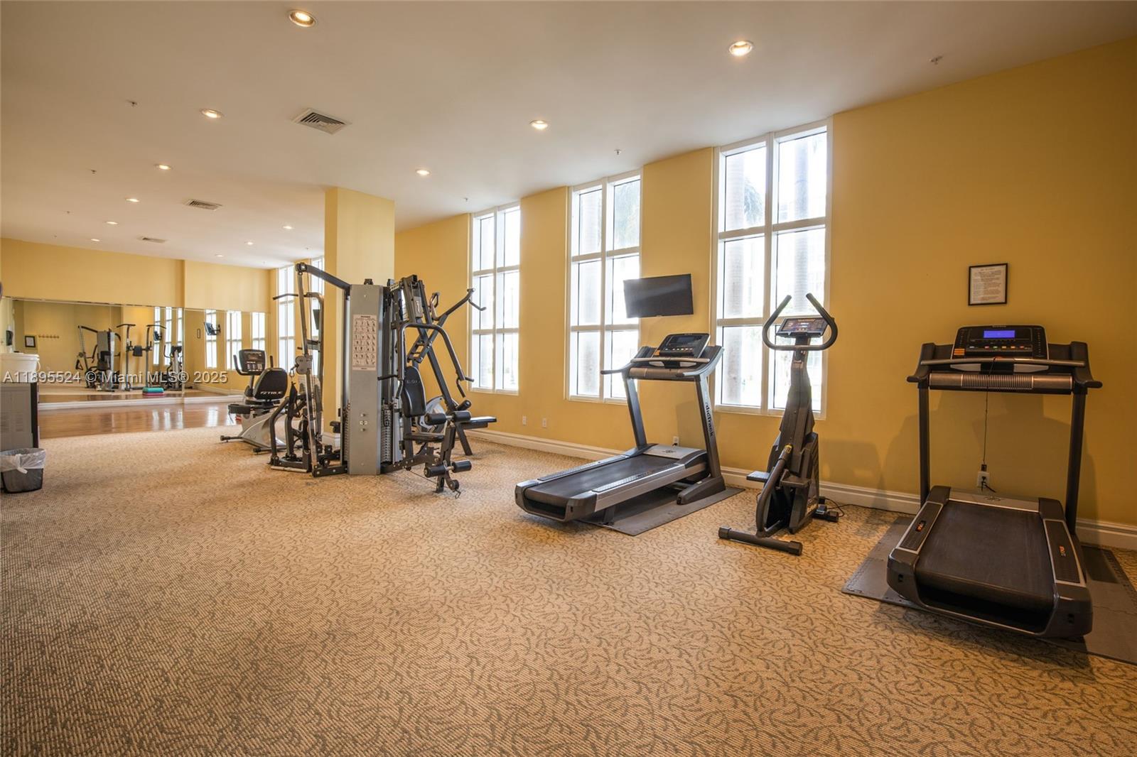 KING DAVID OF SUNNY ISLES - Residential