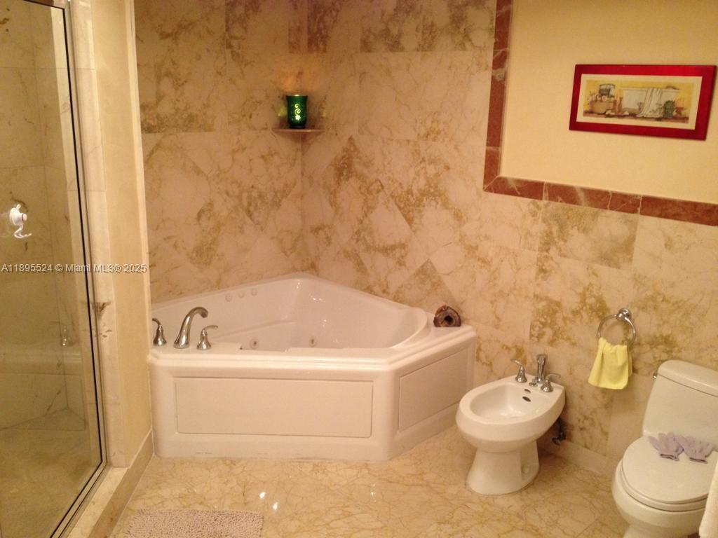 KING DAVID OF SUNNY ISLES - Residential