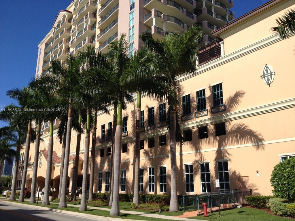 KING DAVID OF SUNNY ISLES - Residential