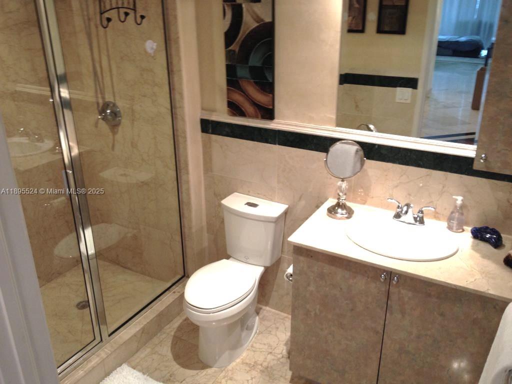 KING DAVID OF SUNNY ISLES - Residential