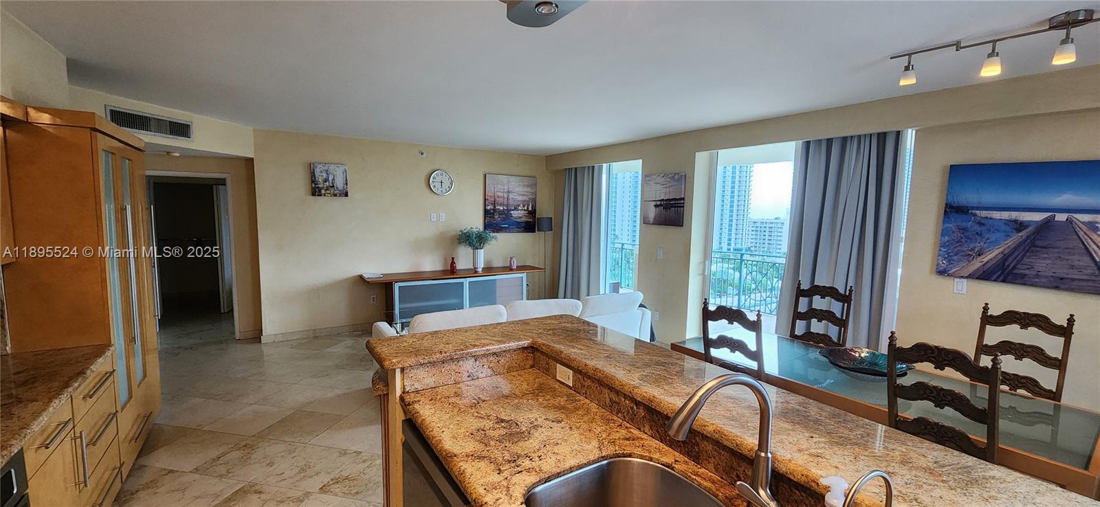 KING DAVID OF SUNNY ISLES - Residential