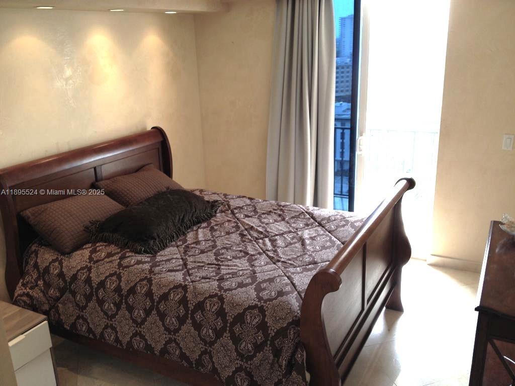 KING DAVID OF SUNNY ISLES - Residential