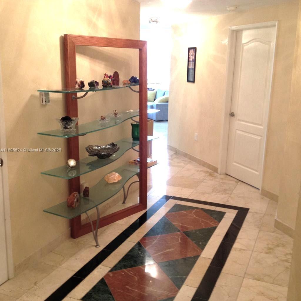 KING DAVID OF SUNNY ISLES - Residential