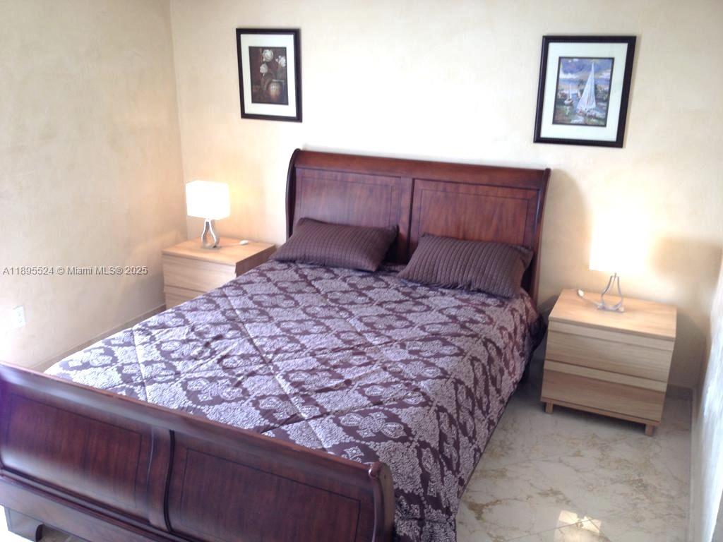 KING DAVID OF SUNNY ISLES - Residential