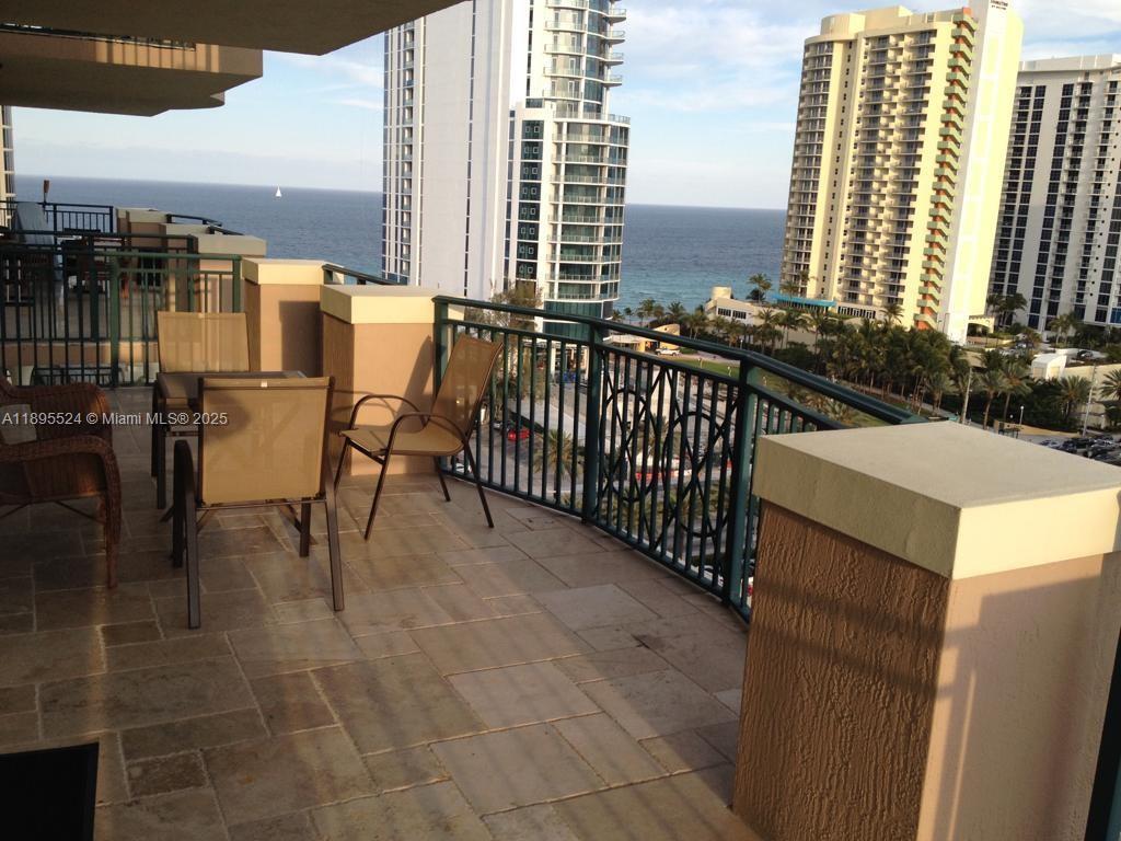 KING DAVID OF SUNNY ISLES - Residential
