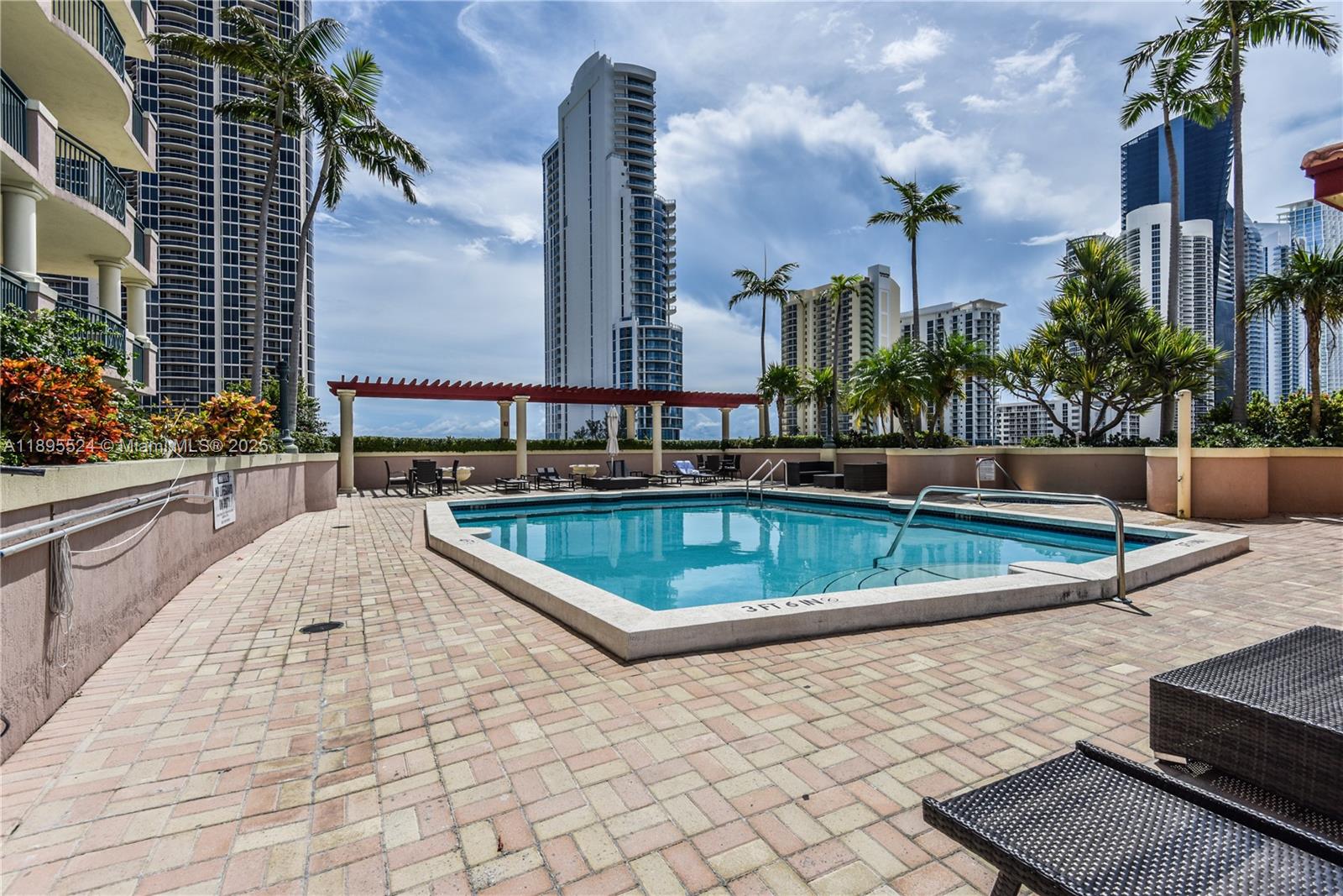 KING DAVID OF SUNNY ISLES - Residential