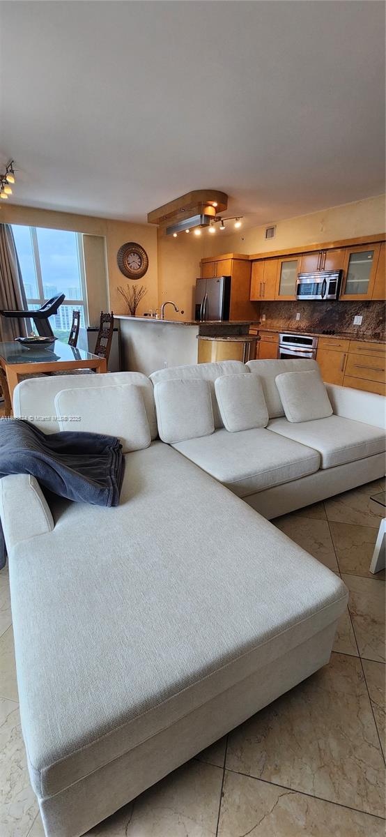 KING DAVID OF SUNNY ISLES - Residential