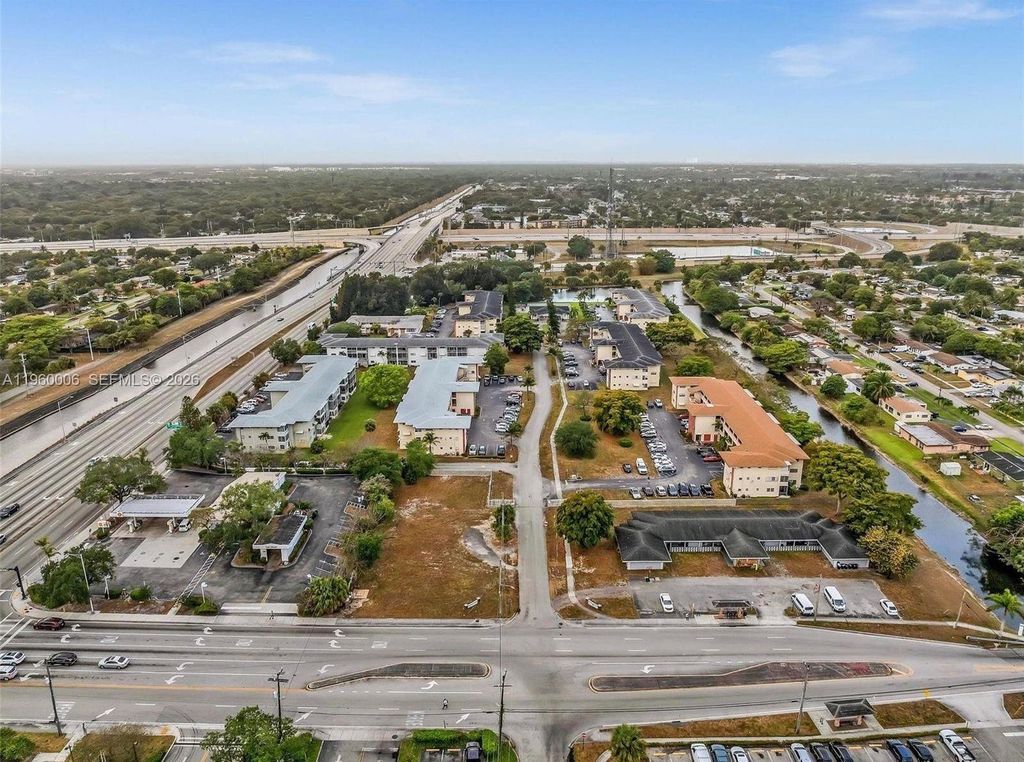 Photo of 4731 NW 10th Ct #316, Plantation, FL 33313 (MLS # A11960006)