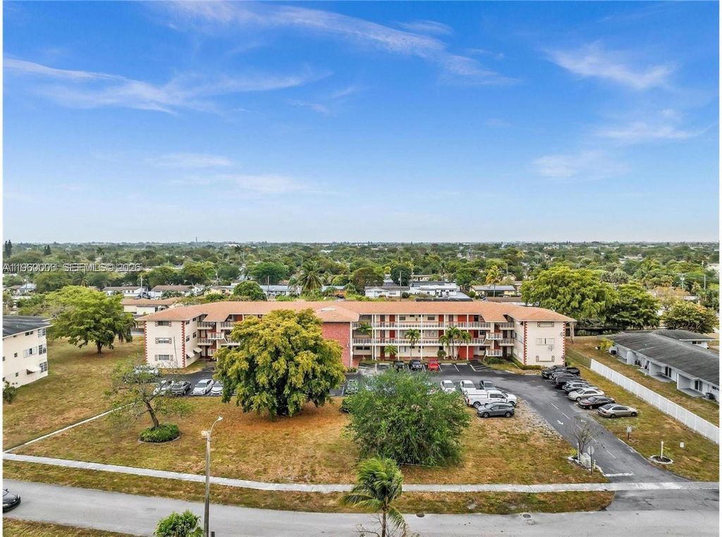 Photo of 4731 NW 10th Ct #316, Plantation, FL 33313 (MLS # A11960006)