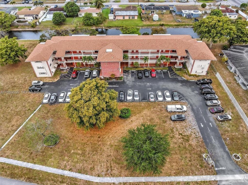 Photo of 4731 NW 10th Ct #316, Plantation, FL 33313 (MLS # A11960006)
