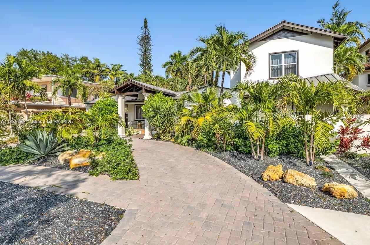 BEVERLY HEIGHTS - Residential Lease