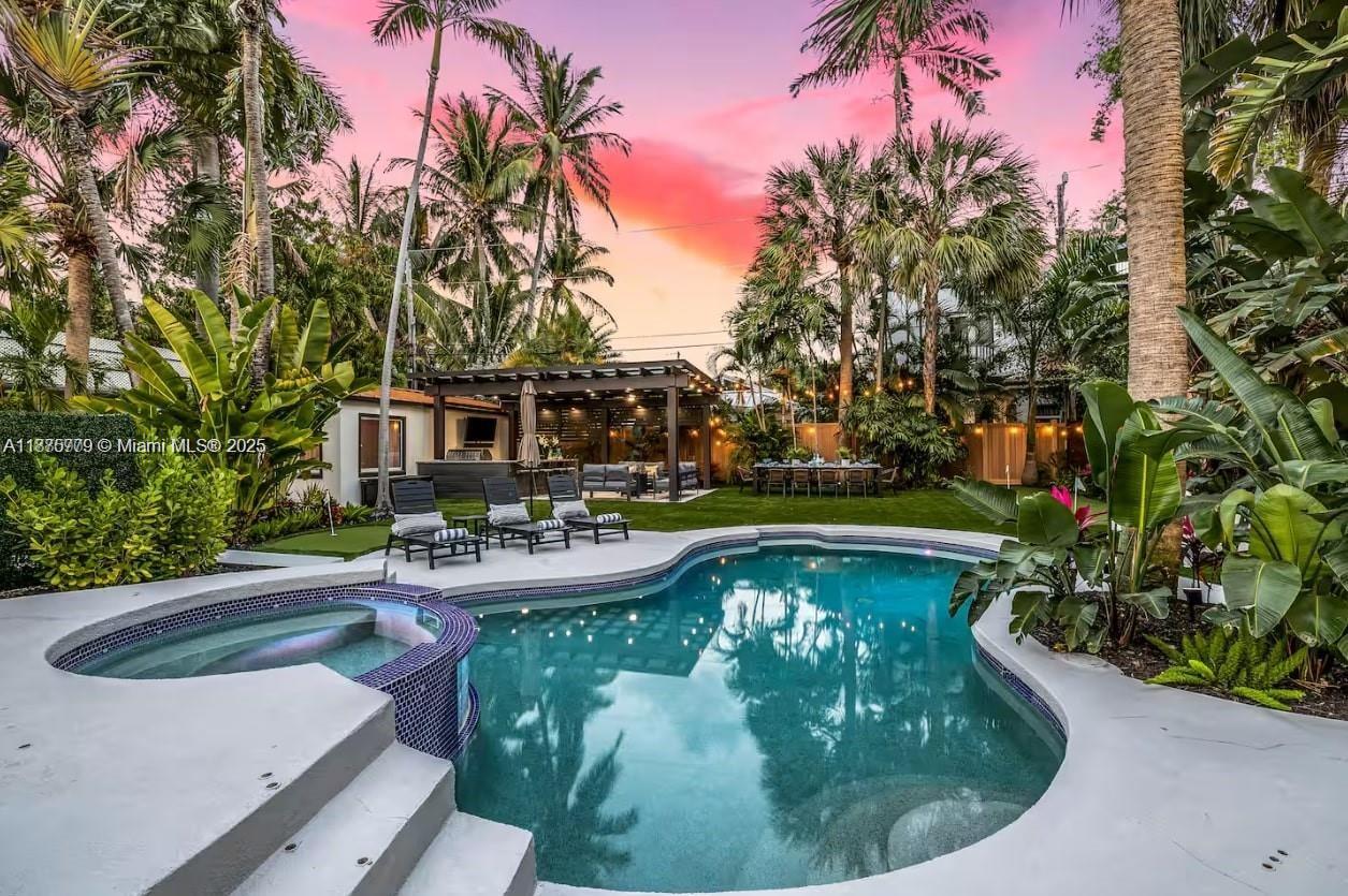 Prime Las Olas Location – Stunning 4BR Home with Guest House & Resort-Style Outdoor Space
This beautifully designed home offers the best location in Fort Lauderdale – just a 1-minute walk to Las Olas Blvd, filled with hundreds of restaurants, shops, and entertainment options. The beach is just minutes away by bike or car, making this an ideal property for families or long-term vacation stays.
4 Bedrooms / 3.5 Baths – Includes guest house with king bedroom & ensuite
2 Stylish Living Rooms
Chef's Kitchen – Fully equipped for gourmet cooking
Heated Saltwater Pool – Surrounded by tropical landscaping
Outdoor Living at Its Best – Pergola with fans, lounge seating, fire pit, and high-end Lion BBQ
Main House: 3 bedrooms, 2.5 baths
Guest House: 1 king bedroom with private bath