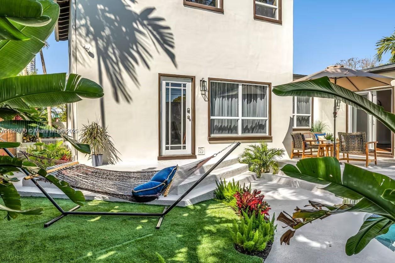 BEVERLY HEIGHTS - Residential Lease