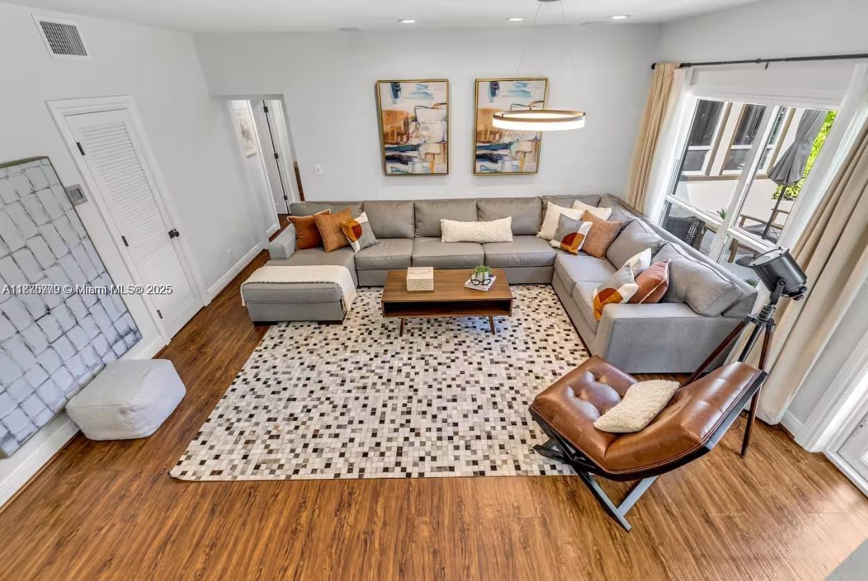 BEVERLY HEIGHTS - Residential Lease