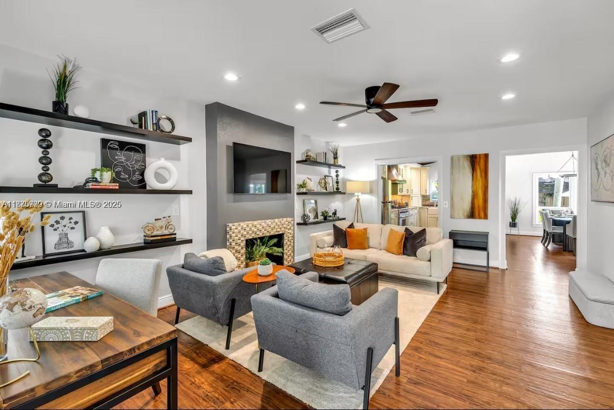 BEVERLY HEIGHTS - Residential Lease