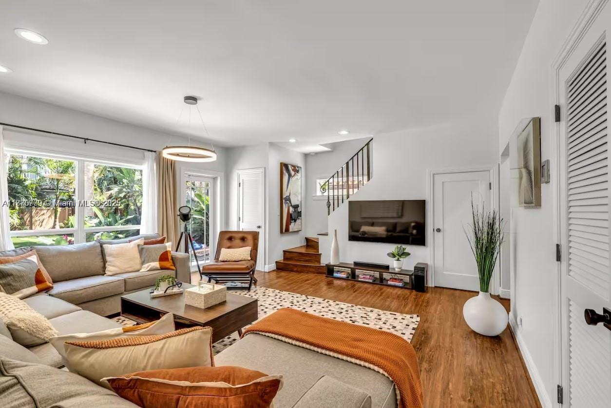 BEVERLY HEIGHTS - Residential Lease