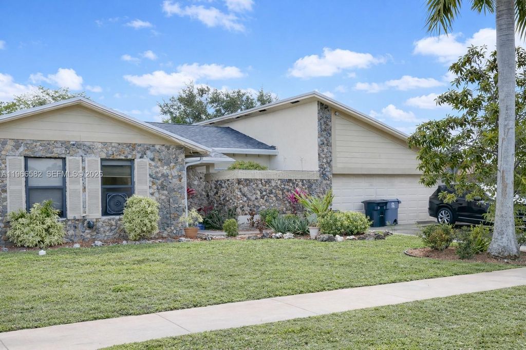 Photo of 20888 Sugarloaf Ln, Boca Raton, FL 33428 (MLS # A11966582)