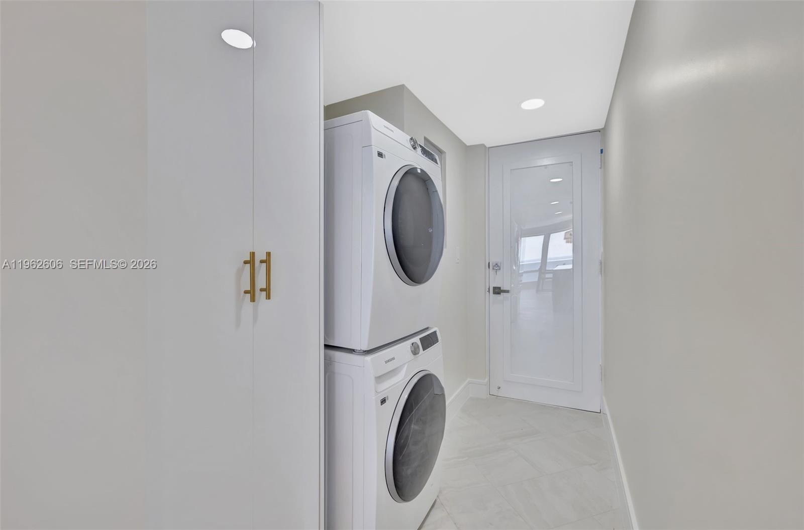 GALLEON CONDO - Residential