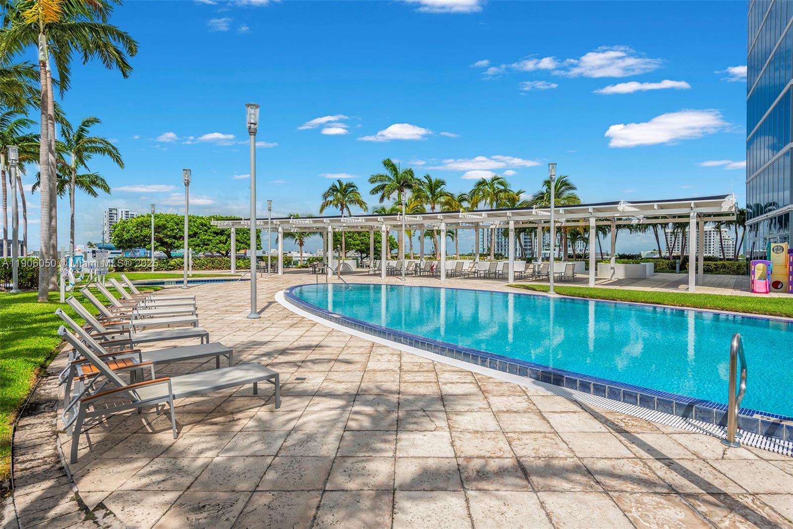 BLUE CONDO - Residential