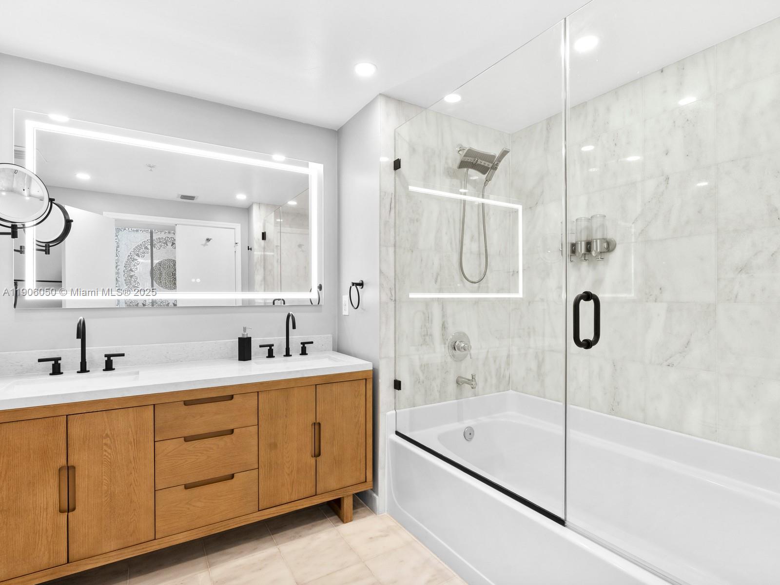 BLUE CONDO - Residential